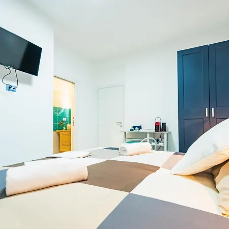 Bed and breakfast L'approdo Via Ancona 3*