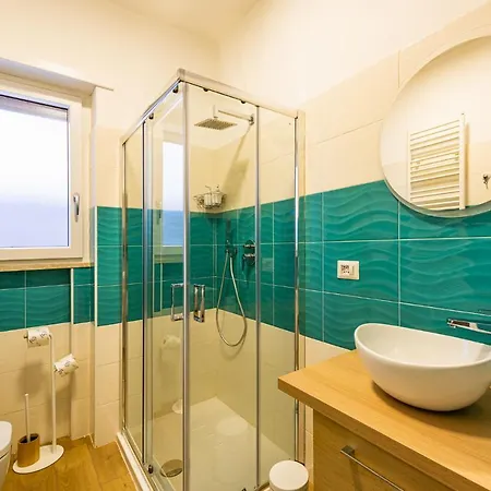 L'approdo Via Ancona Gaeta